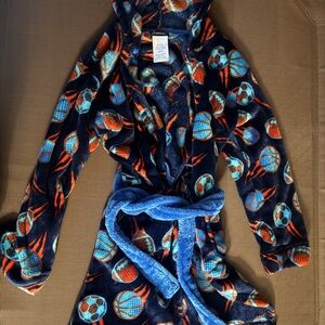 Cuddl Duds Blue and Orange sport balls ⚽️ 🏀 🏈 ⚾️Robe